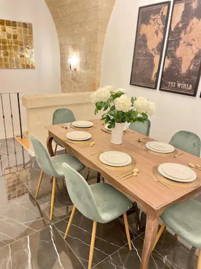 דירות פולינאנו א מארה The Duchess'S View - New! Luxurious Flat In Historical Centre 115 Sq M, 3Min Walk To Cala Porto Beach And Private Parking מראה חיצוני תמונה